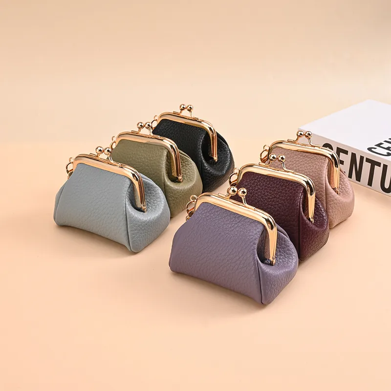 Porte-monnaie-Pour-Femmes-En-Faux-Cuir-Couleur-Unie-Avec-Cha-ne-Petit-Sac-Pi-ces-l-gant-Et-Pratique-3 Porte-monnaie pour femmes en faux cuir couleur unie avec chaîne, petit sac à pièces élégant et pratique - Nihaojewelry France – Image 1